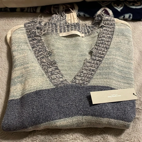NWT One Grey Day Walter Pullover Distressed Raw Hem Sweater‎ Sz Small - Picture 2 of 10